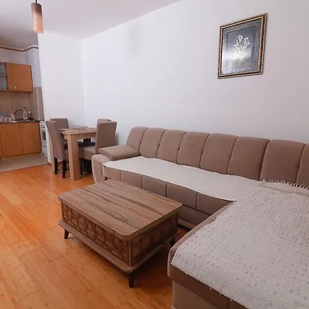 Lola Apartman Lukavica