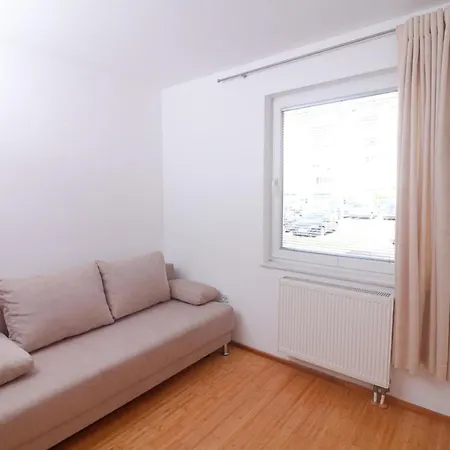 Lola Apartman Lukavica