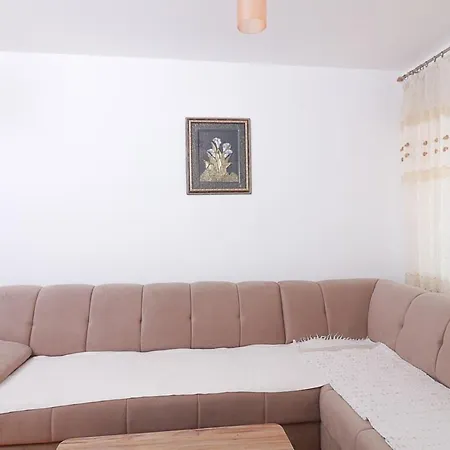 Apartman Lola Lukavica